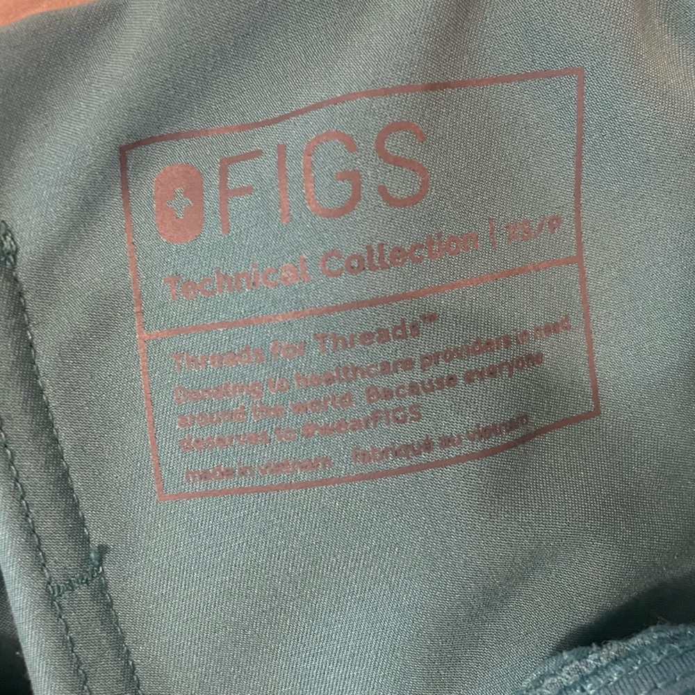Like New Petite Figs Zamora Joggers in Marine - Picture 3 of 3